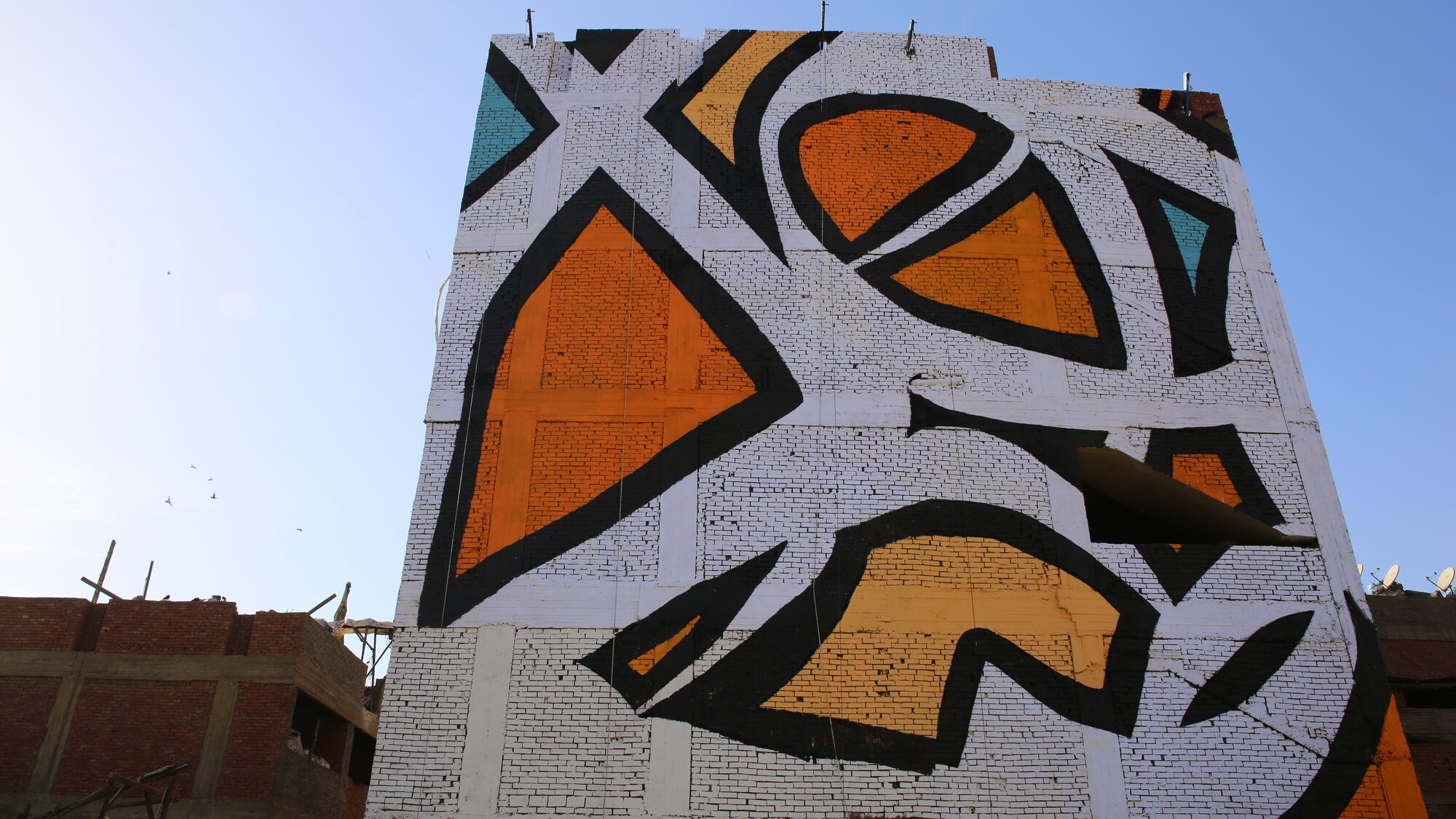 Close-up of the anamorphic mural pattern from below